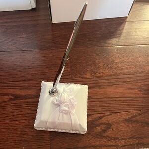 Elegant White Pen Holder with Floral Design